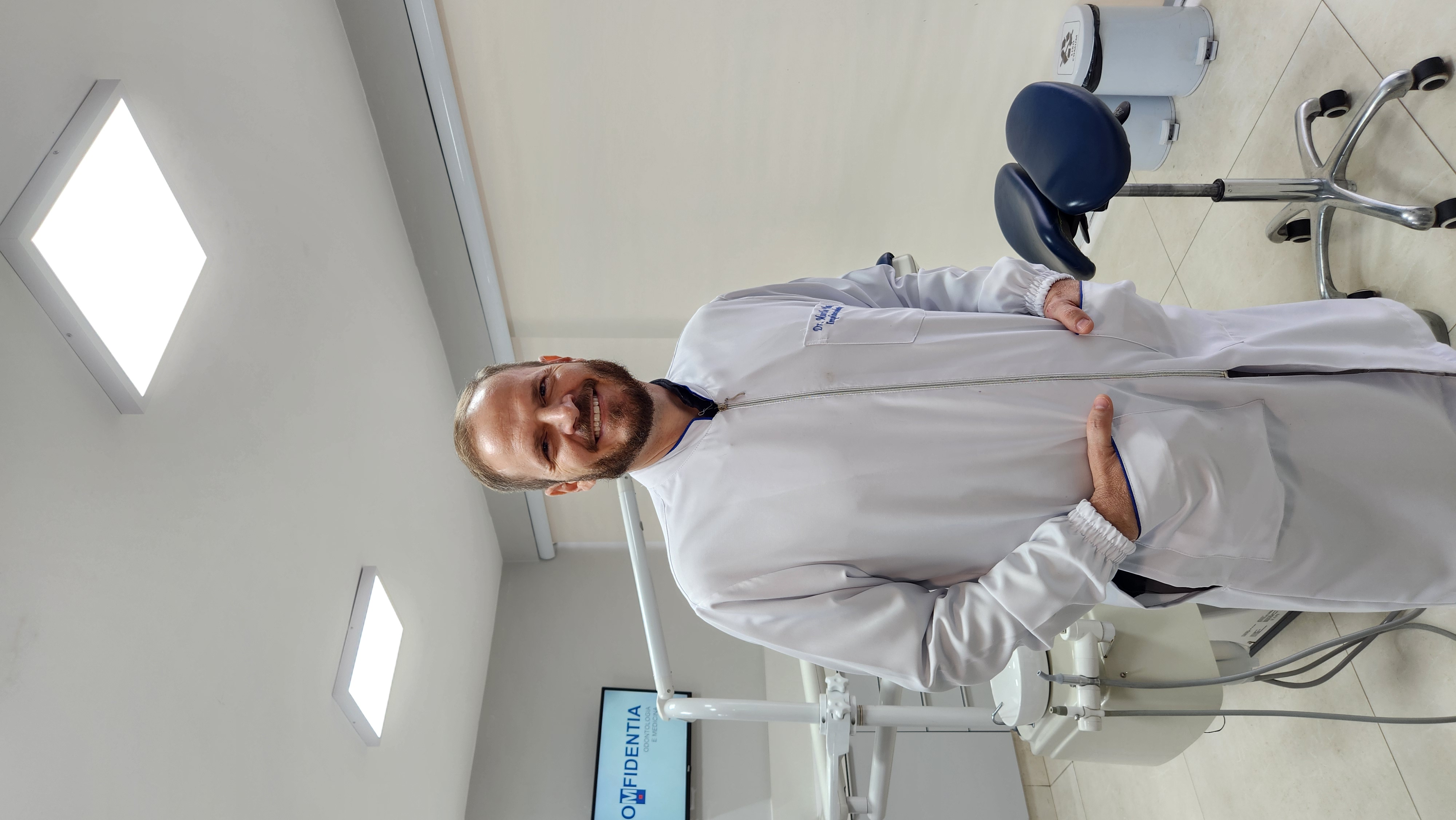 Dr. Murilo Lins — Especialista em Prótese Protocolo